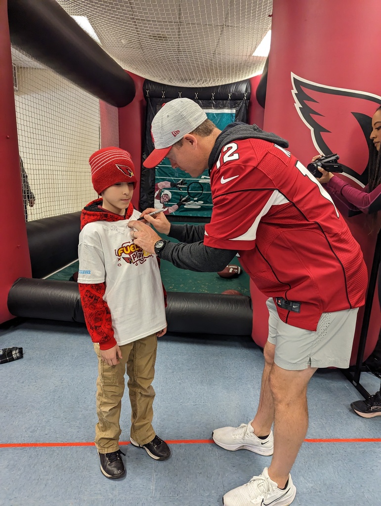 Arizona cardinals quarterback signing autographs
